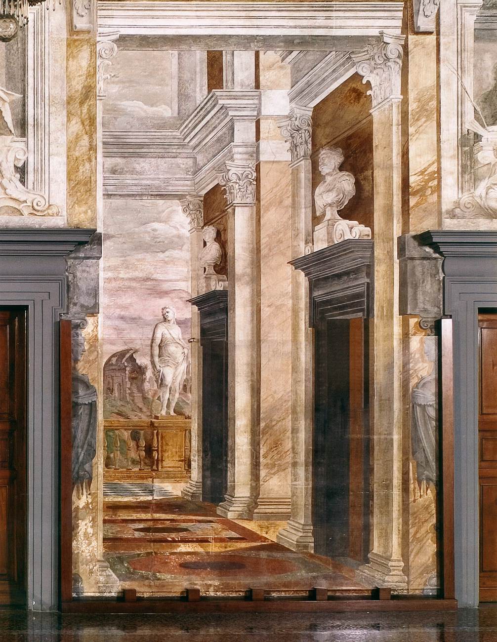 Perspective view of the longitudinal wall