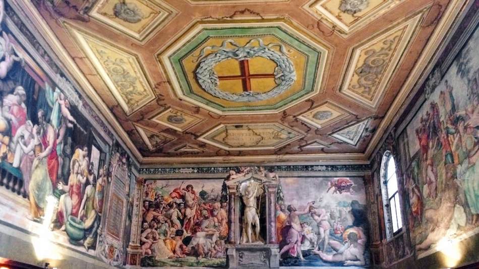 Frescoes on the entrance wall