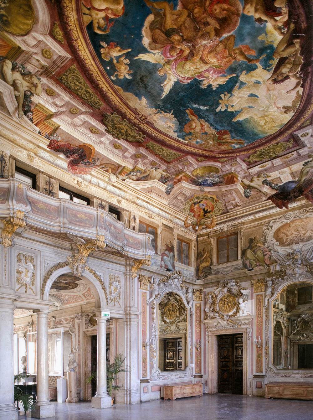 Decoration of the ballroom