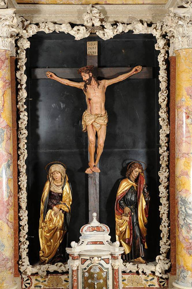 Crucifix with figures