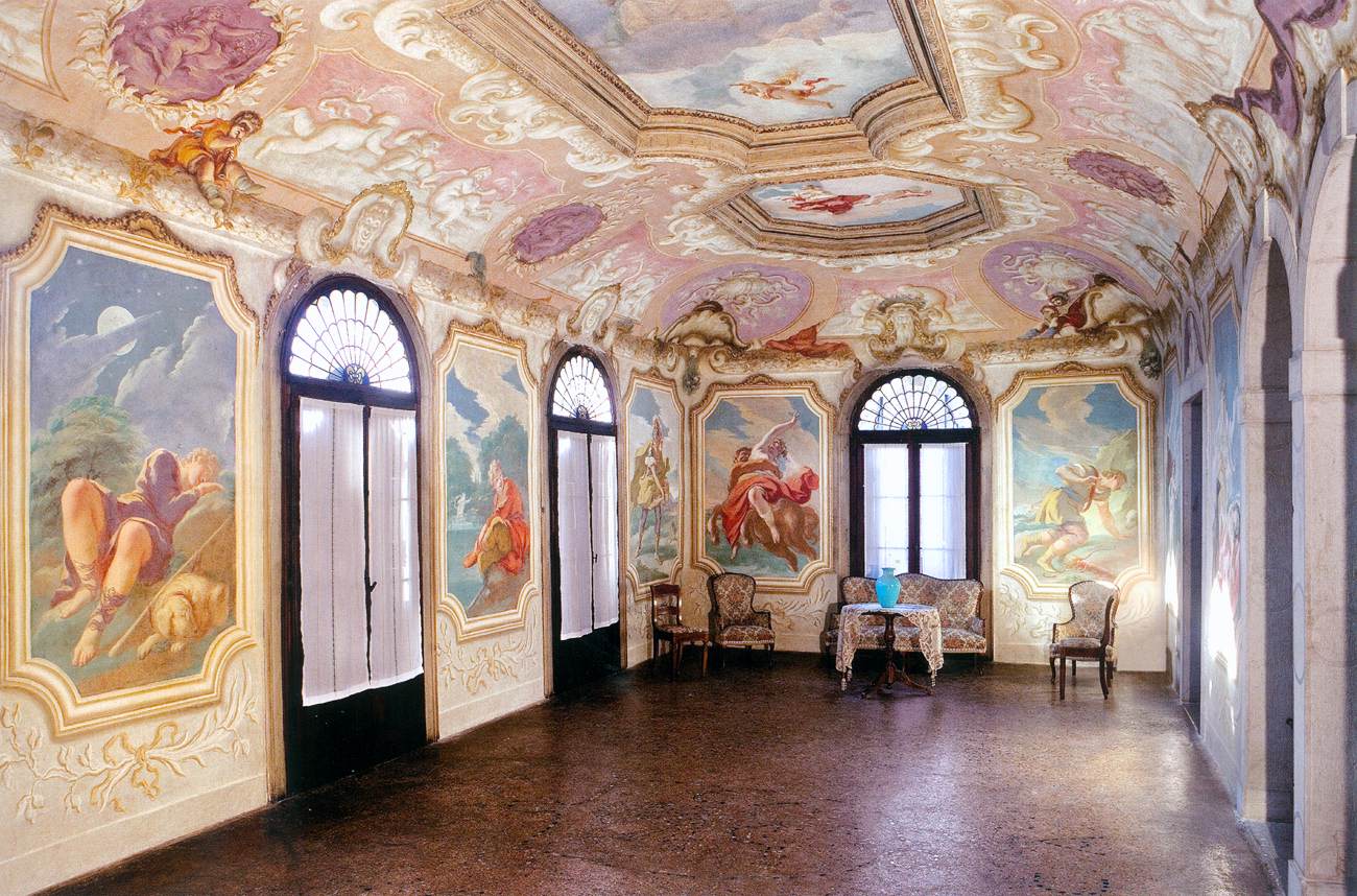 View of the central hall in the foresteria