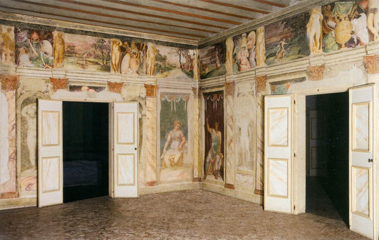 Hall of the "all'antica" figures