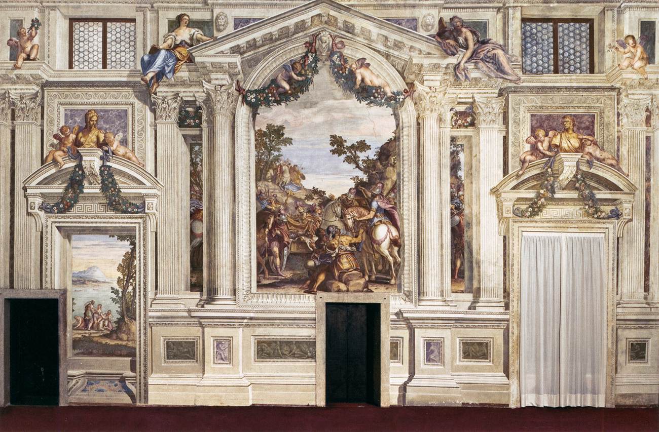 Wall decoration in the central hall